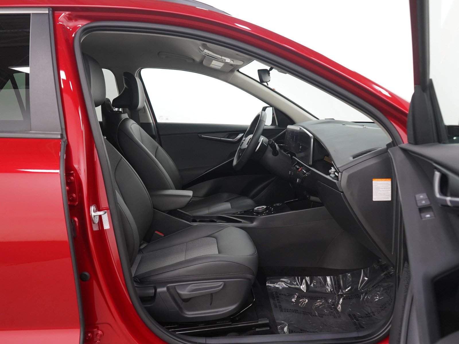 Used 2023 Runway Red Kia Wind image 12