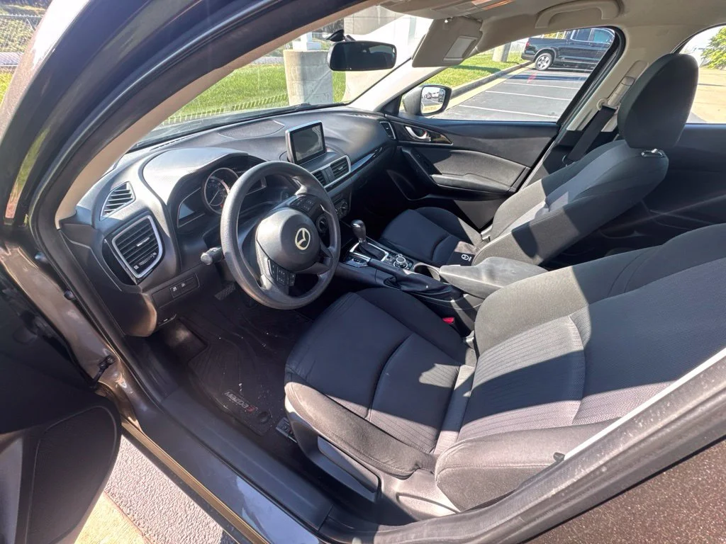 Used 2016 Silver Mazda i Sport image 7