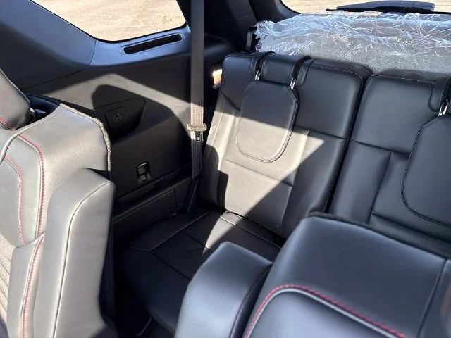 2026 Ford Explorer ST-Line - Photo 17