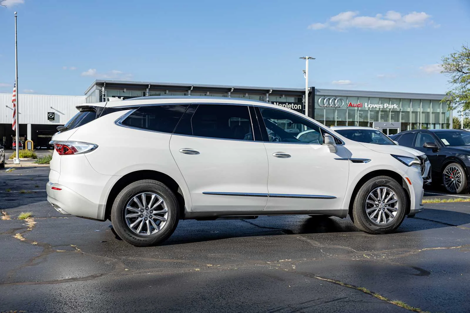 Used 2024 White Frost Tricoat Buick Essence image 9