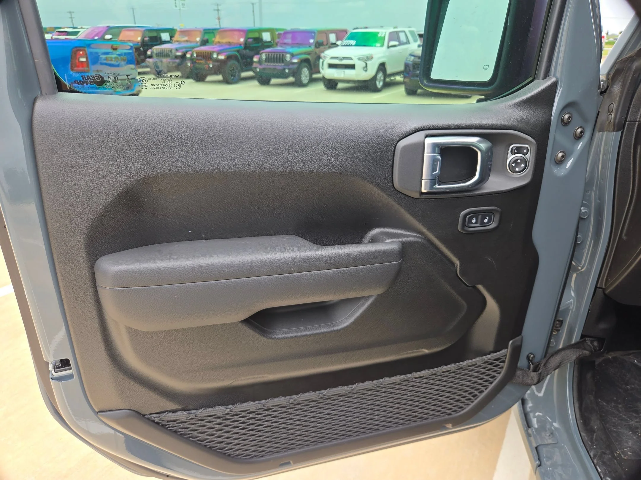 New 2026 Anvil Clear-Coat Exterior Paint Jeep Sport S image 12