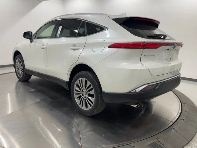 Used 2022 White Toyota XLE image 3