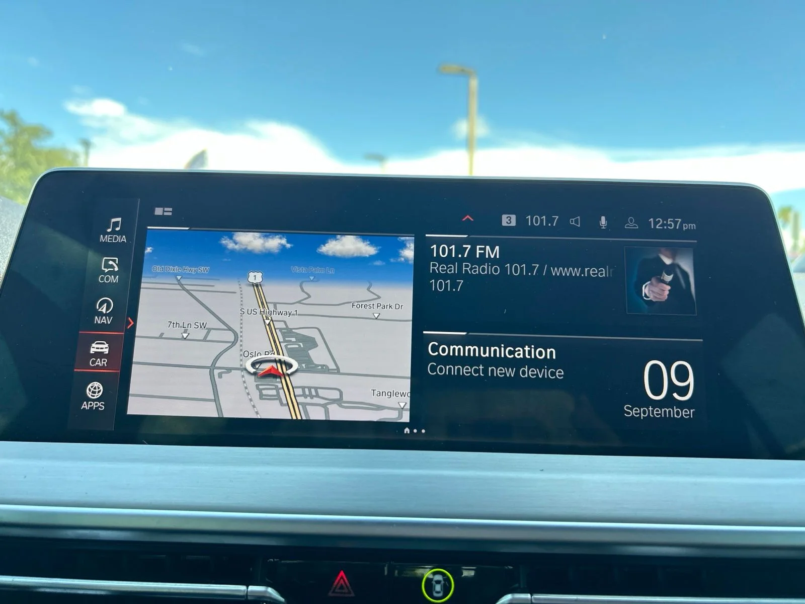 Used 2022 Black Sapphire Metallic BMW sDrive30i image 29