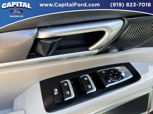 Used 2021 White Kia S image 21