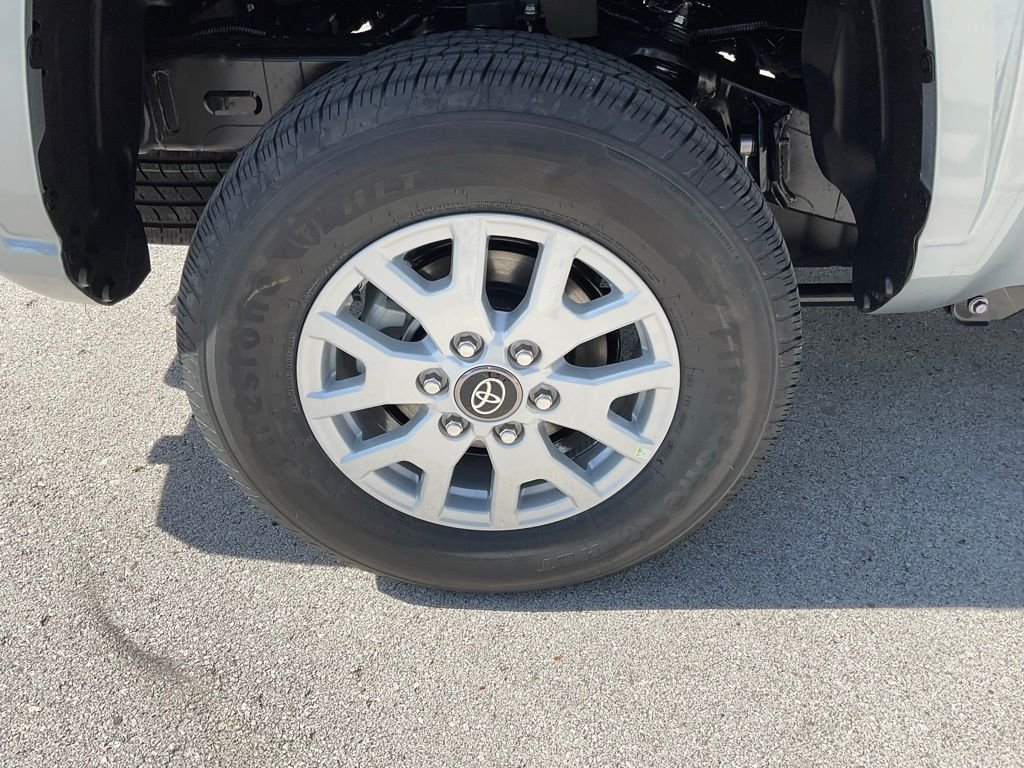 2025 Toyota Tacoma SR5 - Photo 9