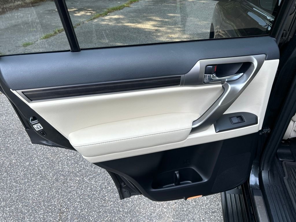 Used 2023 Black Lexus 460 image 26