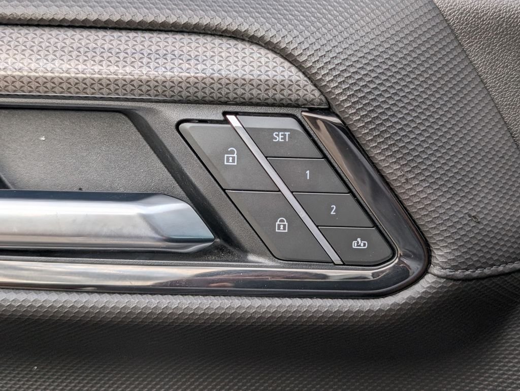 Used 2025 White Chevrolet ZR2 image 18