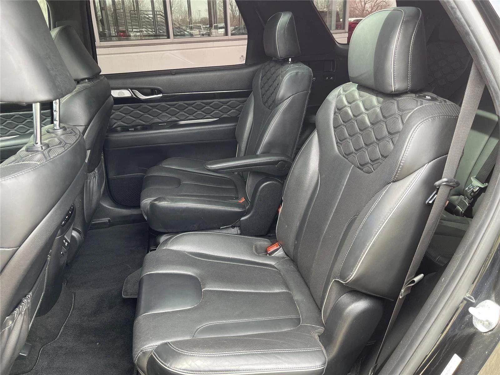 Used 2021 Black Hyundai Calligraphy image 40