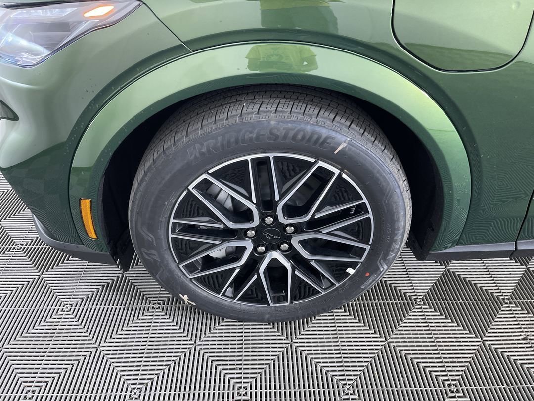 New 2026 Eruption Green Metallic Ford Premium image 26