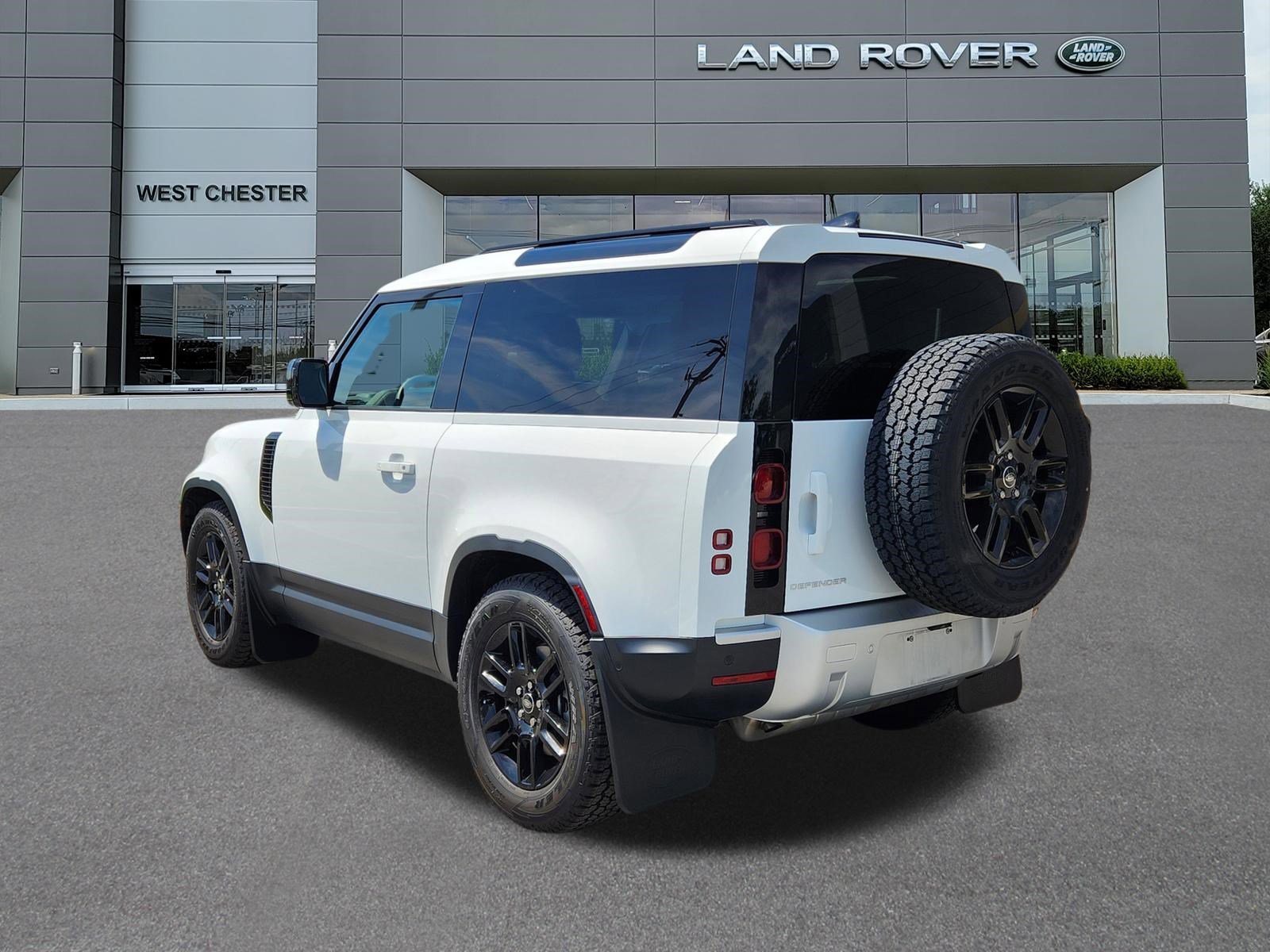 Certified Used 2025 Fuji White Land Rover S image 3