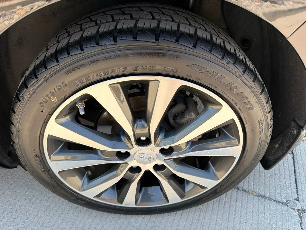 Used 2019 Black Hyundai Base image 9