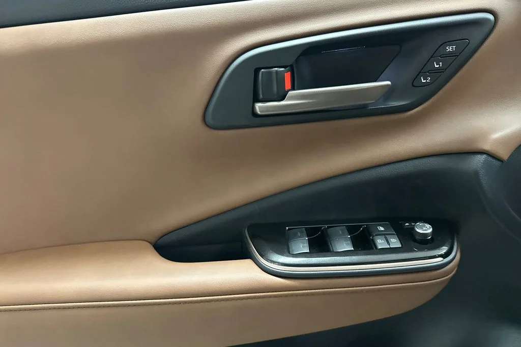 2026 Toyota Crown Signia XLE - Photo 11