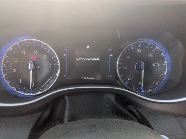 Used 2021 White Chrysler L image 12