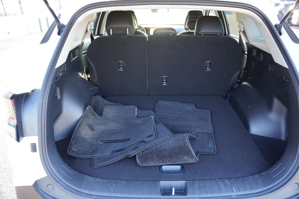 Used 2025 Snow White Pearl Kia EX image 19