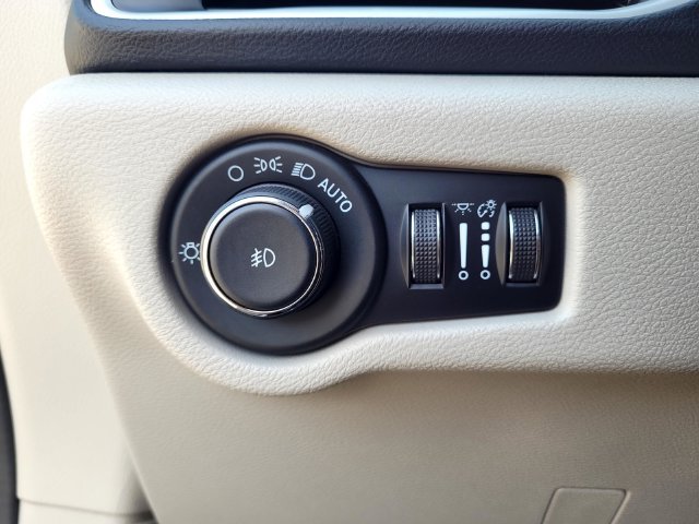 Used 2023 Black Chrysler Touring L image 15