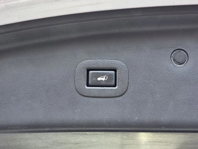 Used 2020 Brilliant Silver Metallic Nissan SL image 34