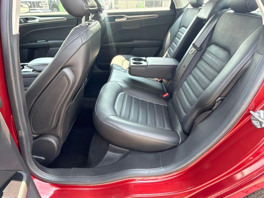 Used 2016 Red Ford SE image 25