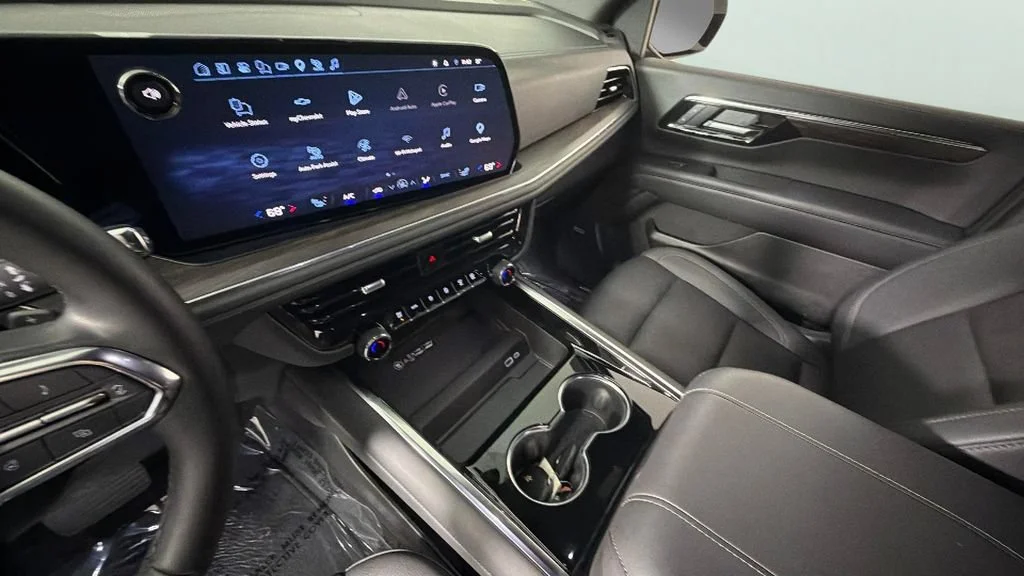 Used 2025 Summit White Chevrolet LT image 20