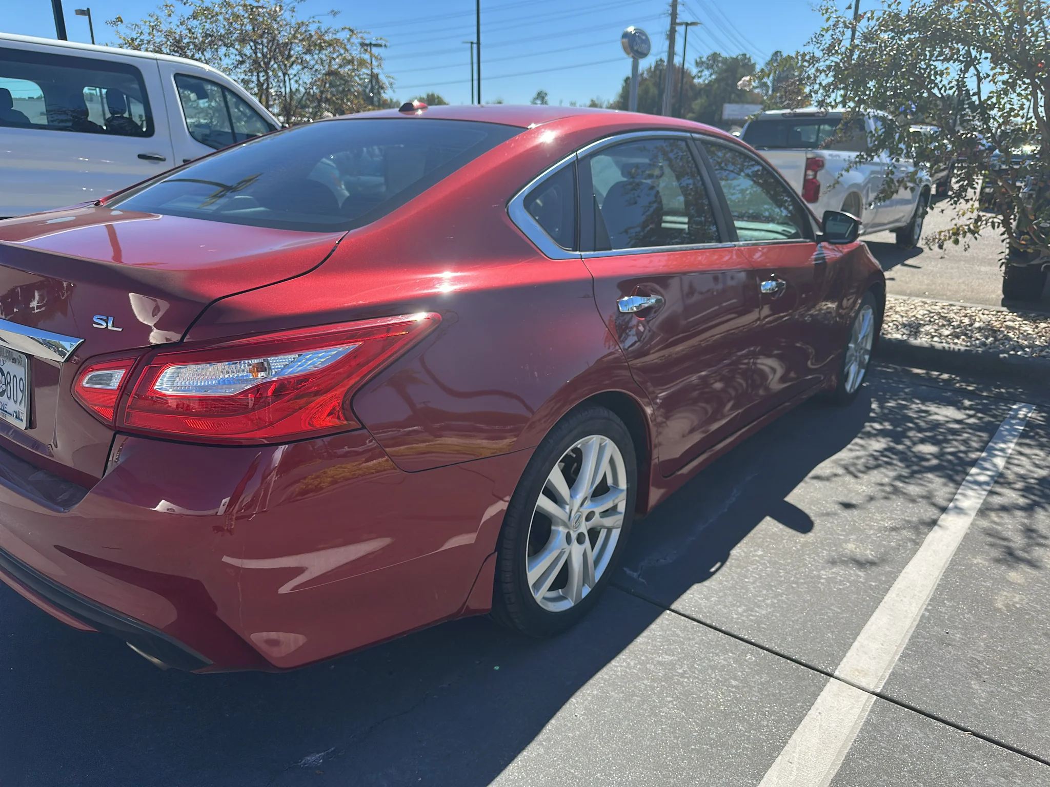Used 2017 Cayenne Red Nissan 2.5 SL image 5