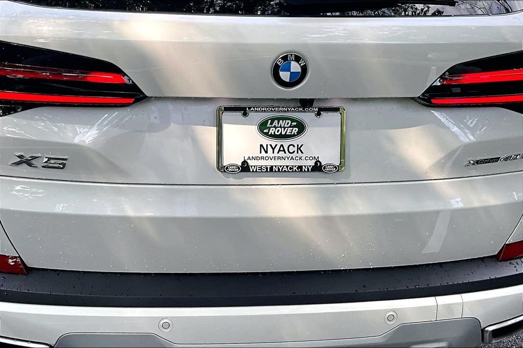 Used 2025 White BMW xDrive40i image 34