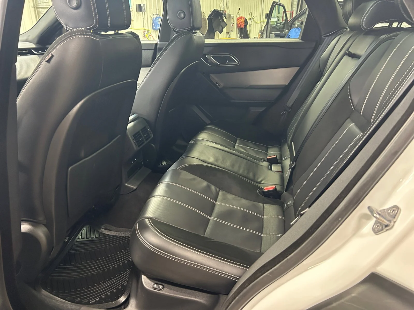 Used 2021 WHITE Land Rover R-DYNAMIC S image 18