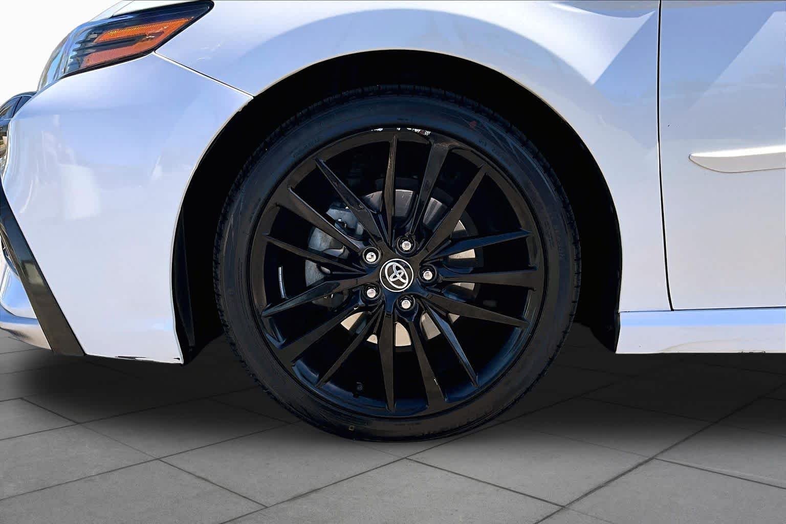 Used 2023 Wind Chill Pearl/Midnight Black Metallic Toyota Hybrid XSE image 10