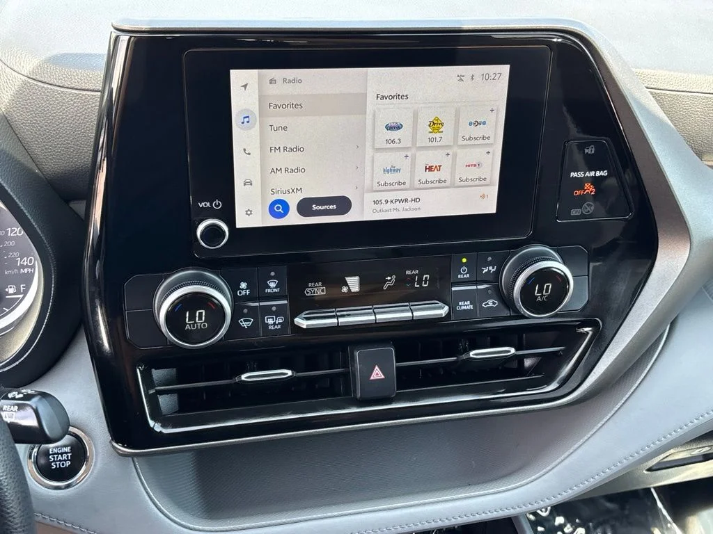 2023 Toyota Highlander L - Photo 21