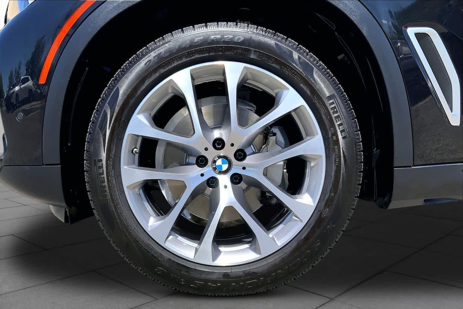 Used 2019 Black Sapphire Metallic BMW xDrive40i image 10