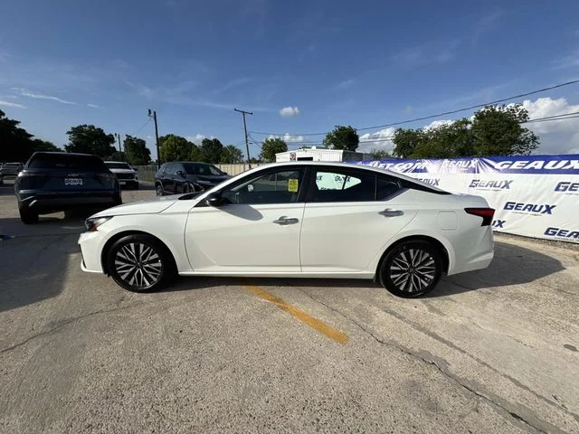 Used 2025 White Nissan 2.5 SV image 18