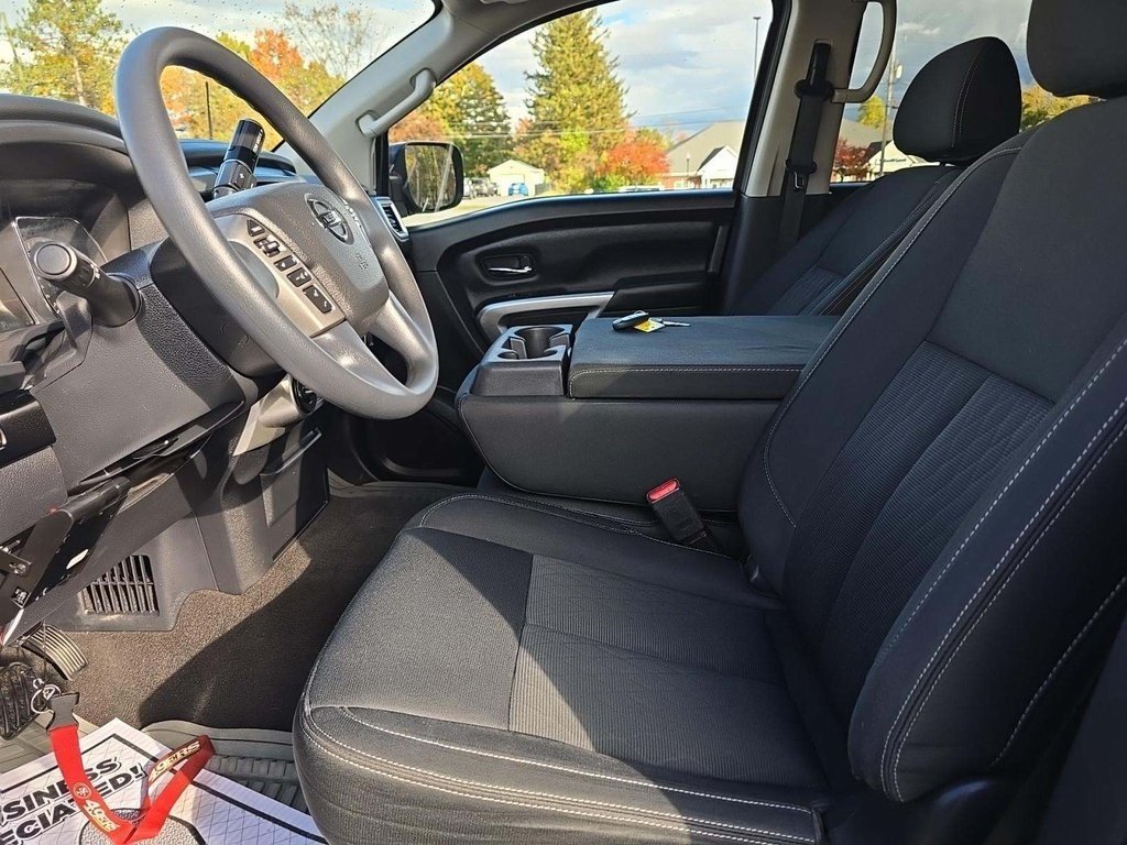 2019 Nissan Titan SV photo 2
