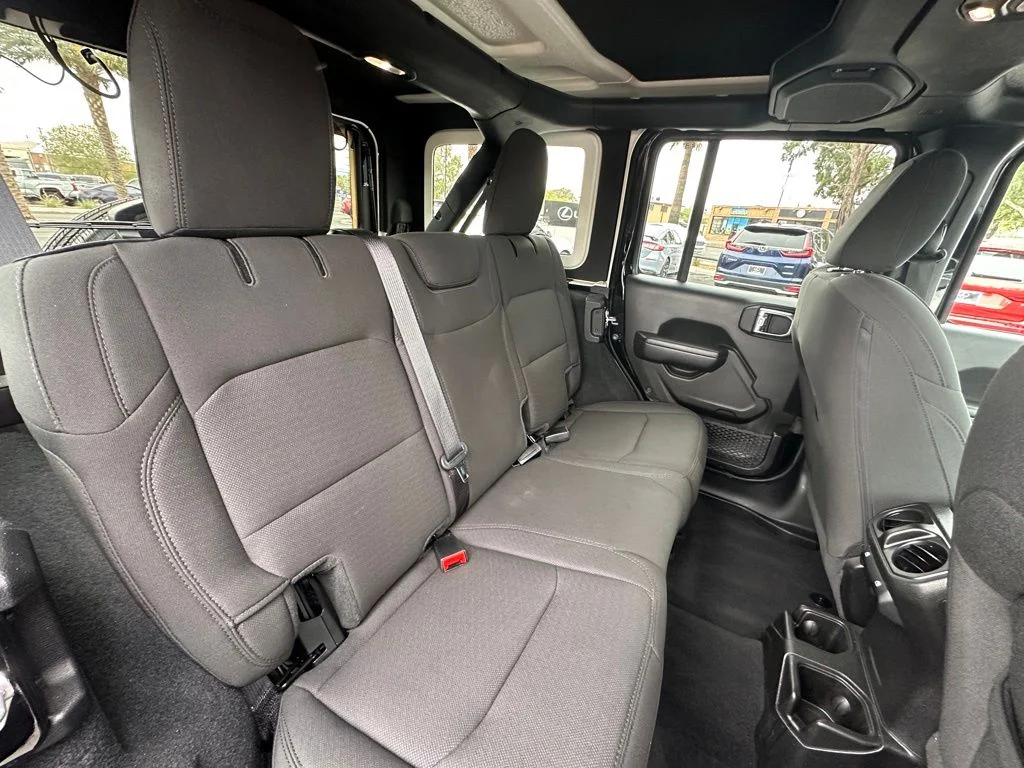 Used 2023 Black Jeep Sport S image 17