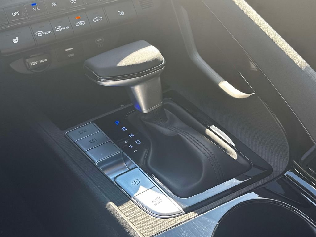 2025 Hyundai Elantra Limited - Photo 31