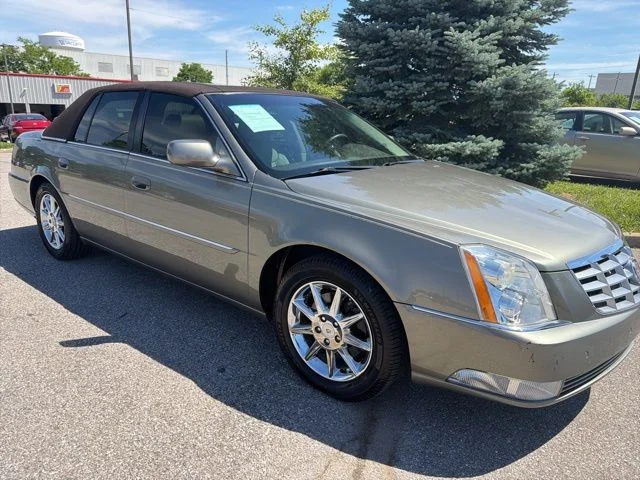 2011 Cadillac DTS Luxury Collection's photo
