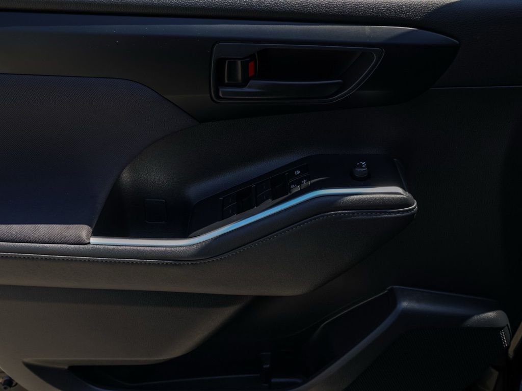 2024 Toyota Highlander LE - Photo 22