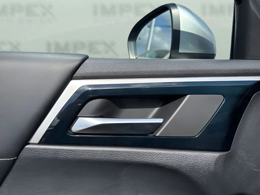 Used 2022 Silver Mitsubishi SE image 11