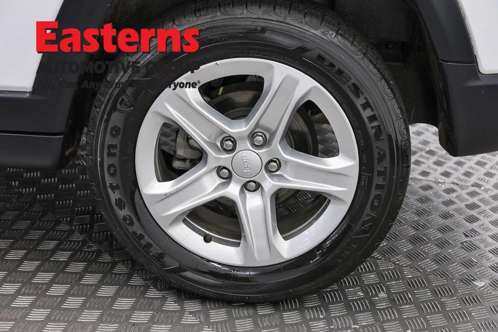 Used 2023 White Jeep Sport image 32