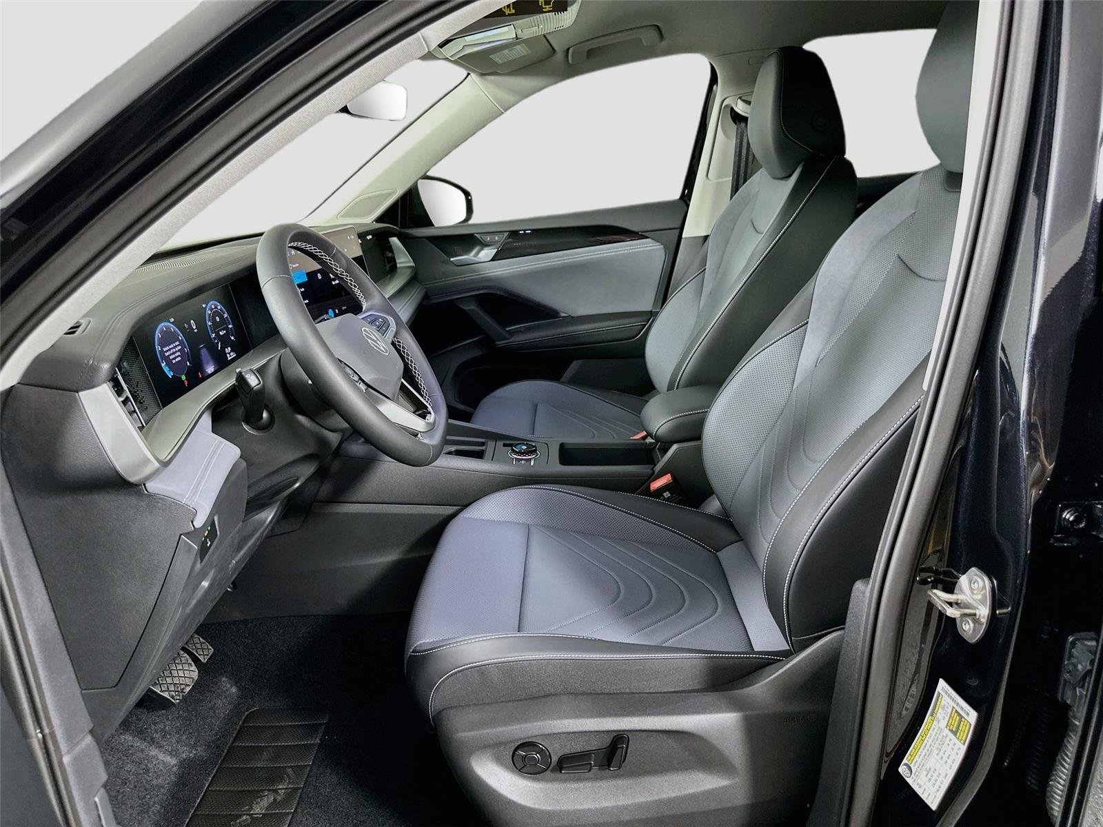 2025 Volkswagen Tiguan SE - Photo 20