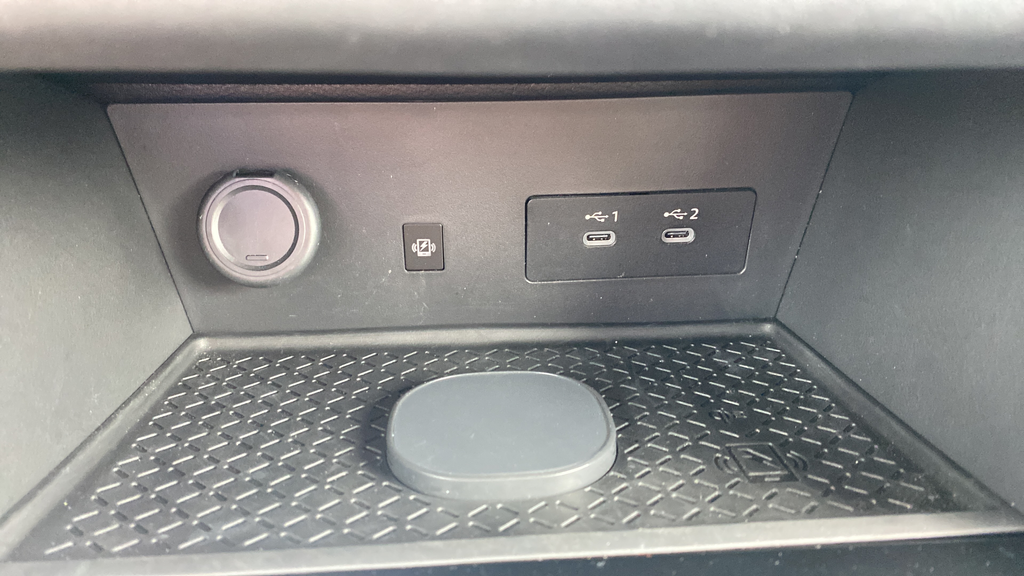 Used 2026 Super Black Nissan Platinum image 34