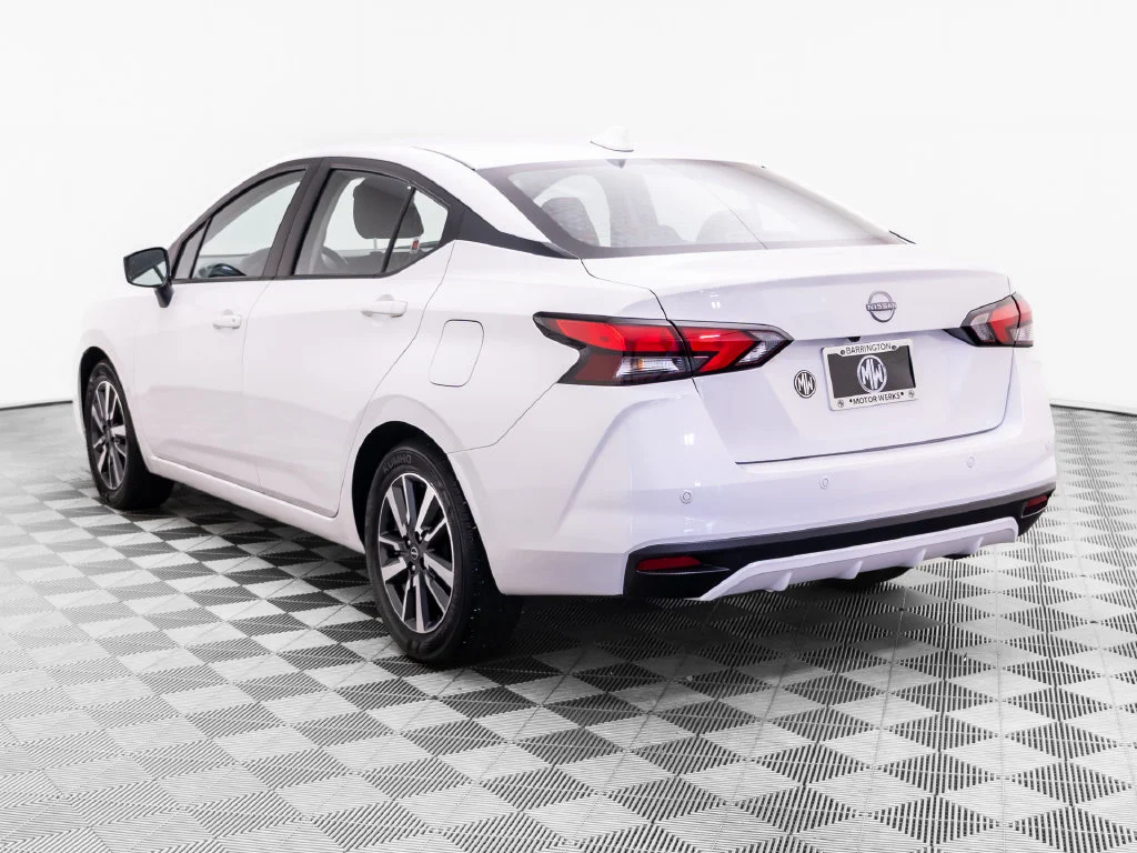 Used 2025 White Nissan 1.6 SV image 4