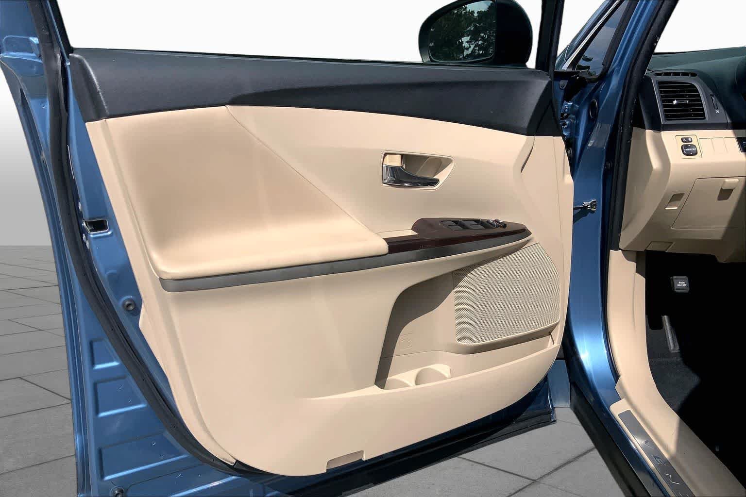 Used 2009 Tropical Sea Metallic Toyota  image 20