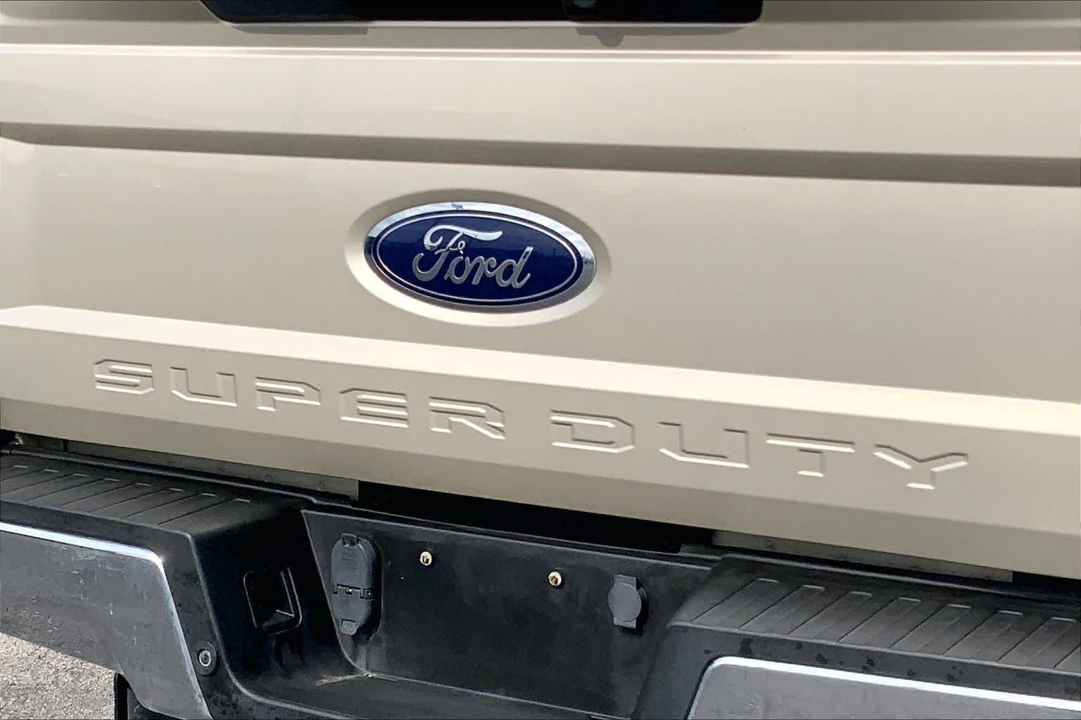 Used 2017 White Gold Ford Lariat image 27