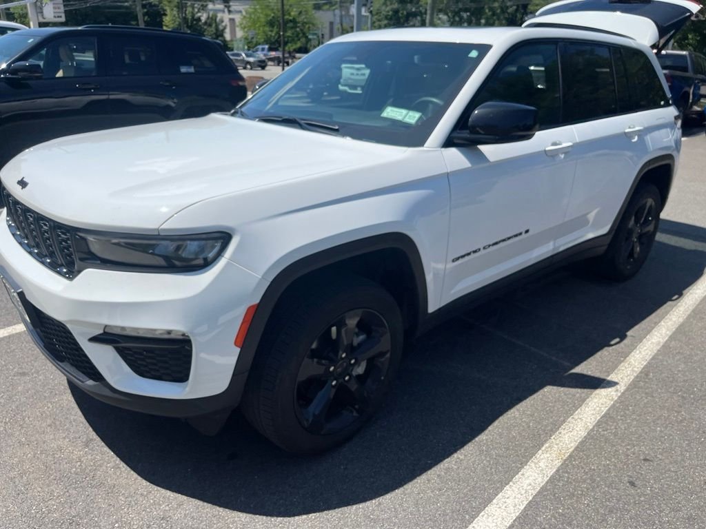 Used 2024 White Jeep Limited image 1