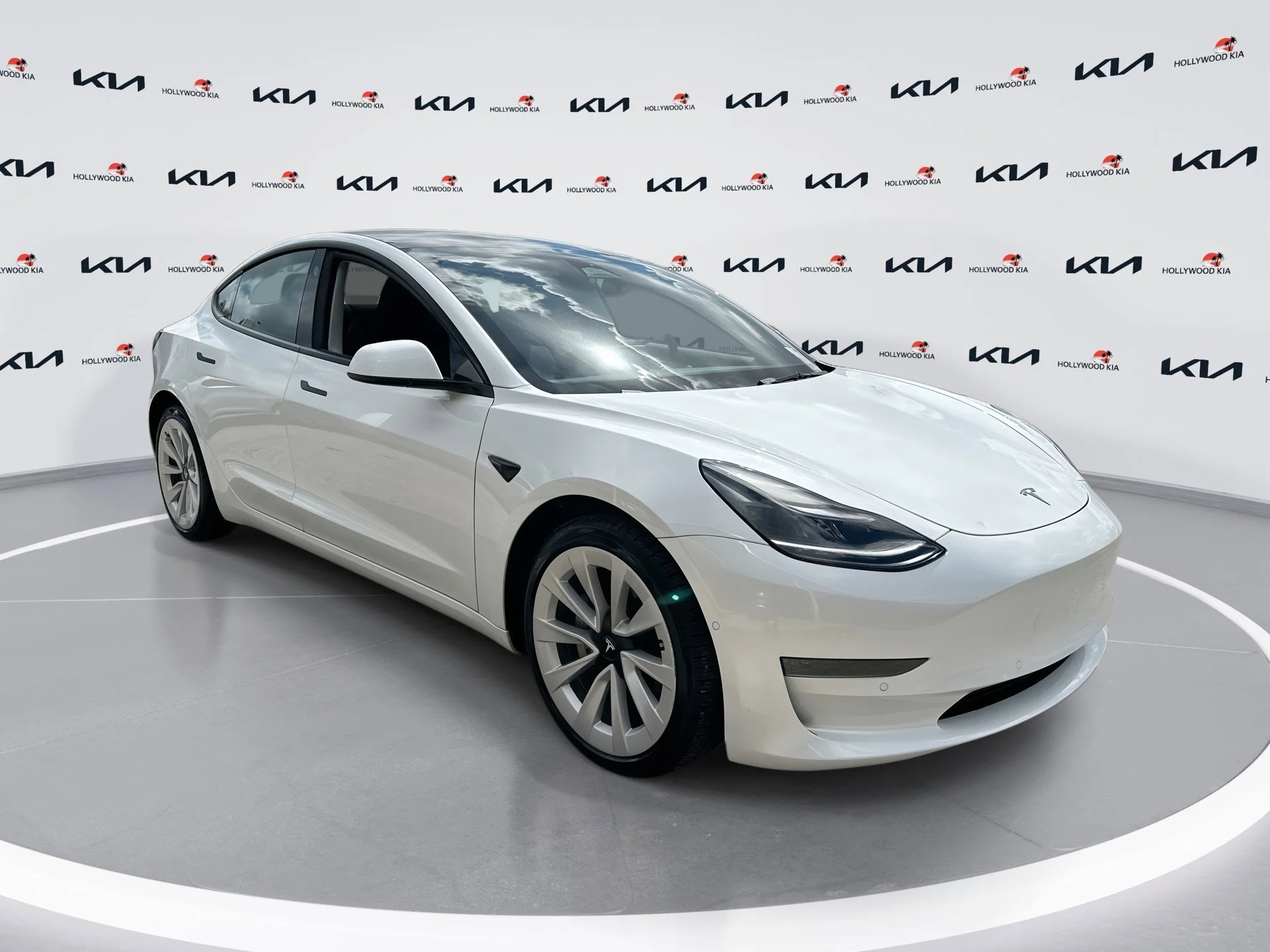 2022 Tesla Model 3 Standard Range Plus's photo