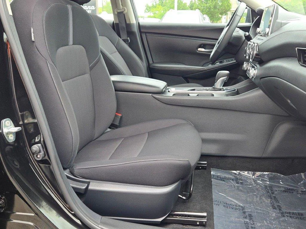 Used 2025 Super Black Nissan SV image 4