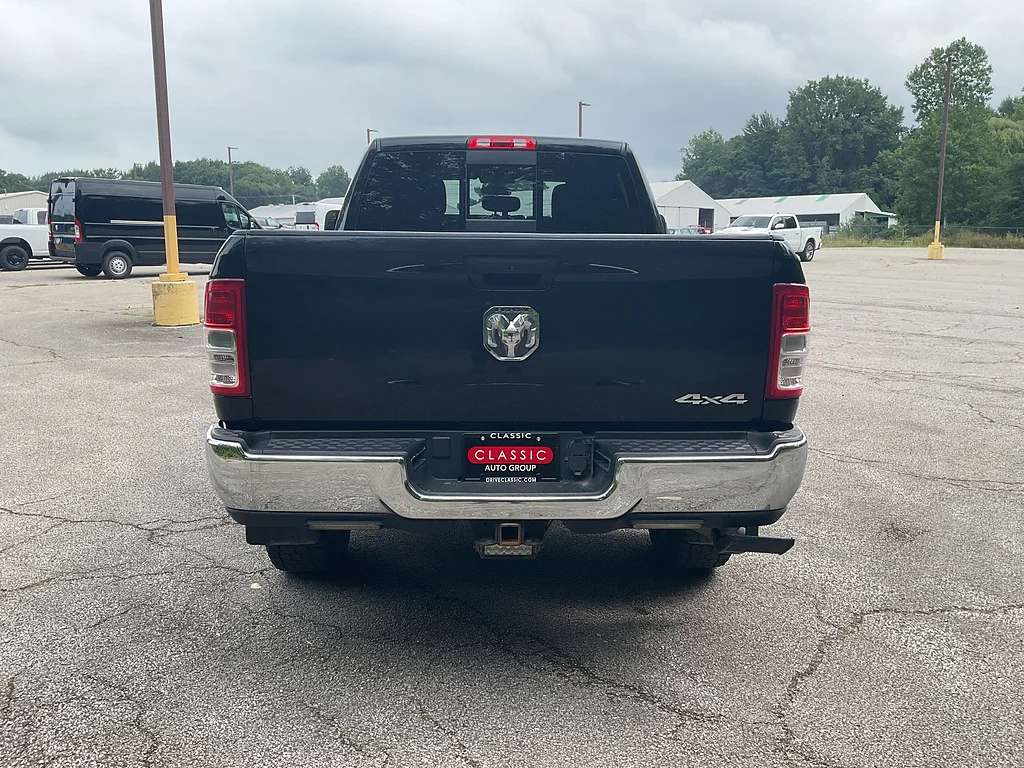 Used 2022 Diamond Black Crystal Pearl Coat Ram Tradesman image 6