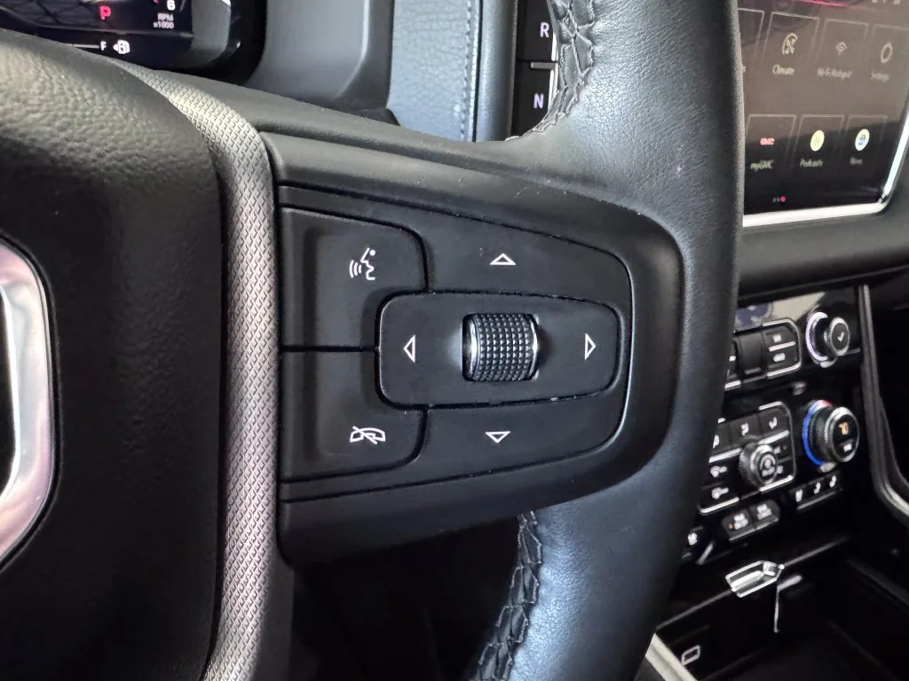 2024 GMC Yukon Denali - Photo 19