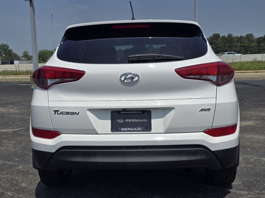 Used 2018 White Hyundai SE image 13