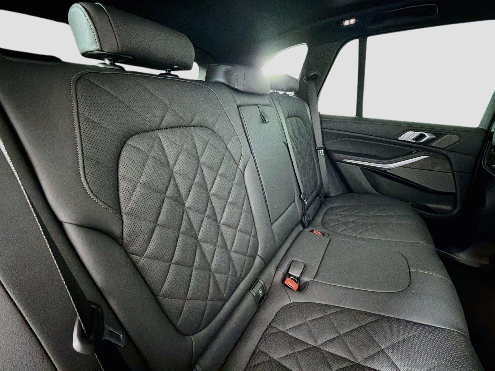 New 2026 Dravit Grey Metallic BMW sDrive40i image 28