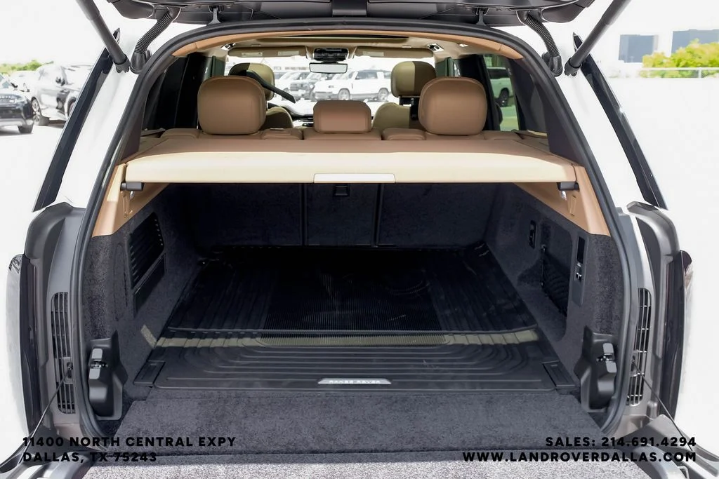 New 2026 Fuji White Land Rover SE image 56
