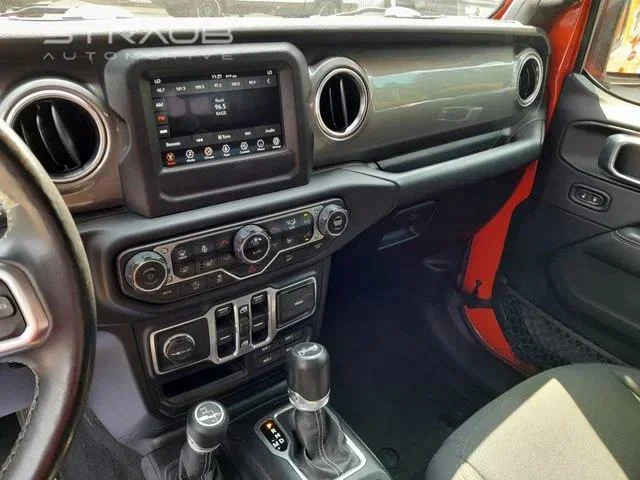 Used 2018 Punkn Metallic Clearcoat Jeep Sahara image 20